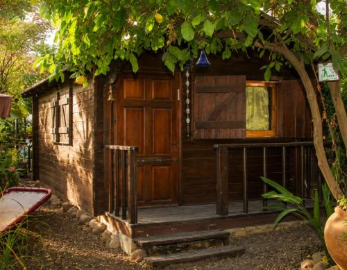 Migdal Cabin | נופש דביר - צימרים מהממים למשפחות עם ג'קוזי ובריכה ליד הכנרת