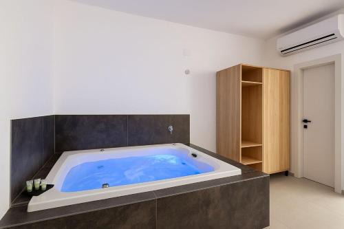 Manot Apartment | פסגת הגליל - סוויטות רומנטיות לחופשה זוגית