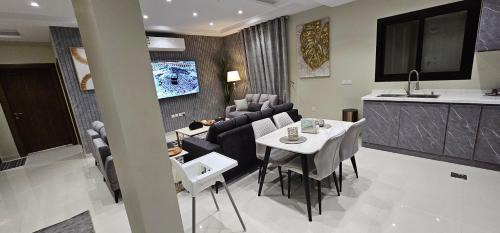 Medina Apartment | الشقق الفاخرة Modern Apartments of 3 Bedrooms 5 minutes to Haram