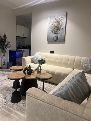 Al Izdihar Apartment | شقة الراحه غرفة وصالة في وسط الرياض بموقع هادئ ومميز