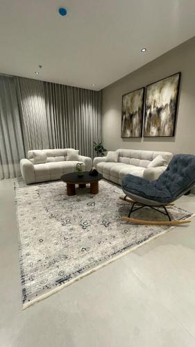 Dammam Apartment | شقة حديثة غرفة ماستر وصاله ومطبخ bedroom, living room and kitchen