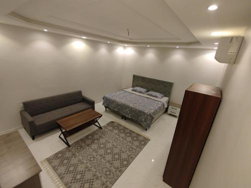 Al Kura Apartment | شقة غرفة نوم واسعة ودورة مياه في الحمدانية j7