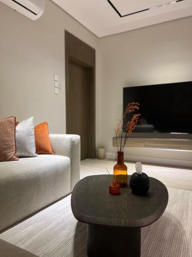 Ar Rawdah Apartment | 101 - Comfy Space - 80TV smart - Self Check-in