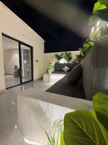 Al Izdihar Apartment | 1BR Escape 65 inch TV Bathtub & Outdoor Lounge