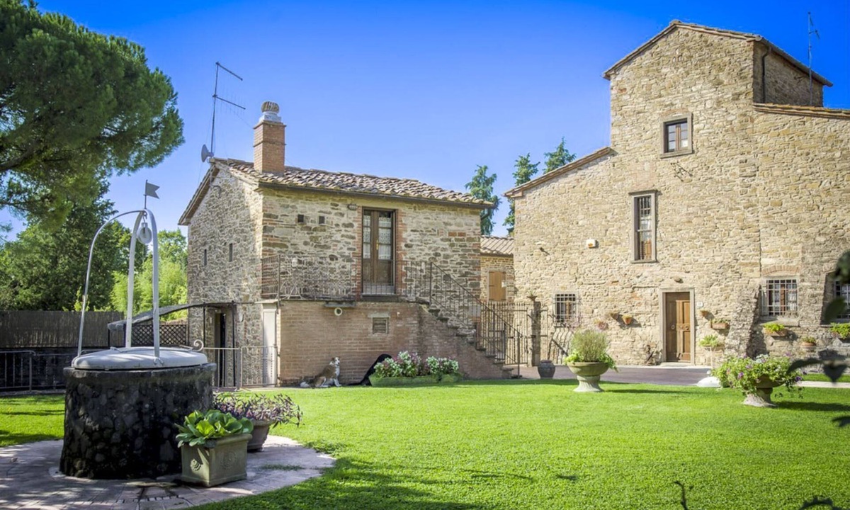Capolona Villa | 2-bedroom cottage with air conditioning immersed in the Tuscan countryside, restaurant and bar withi