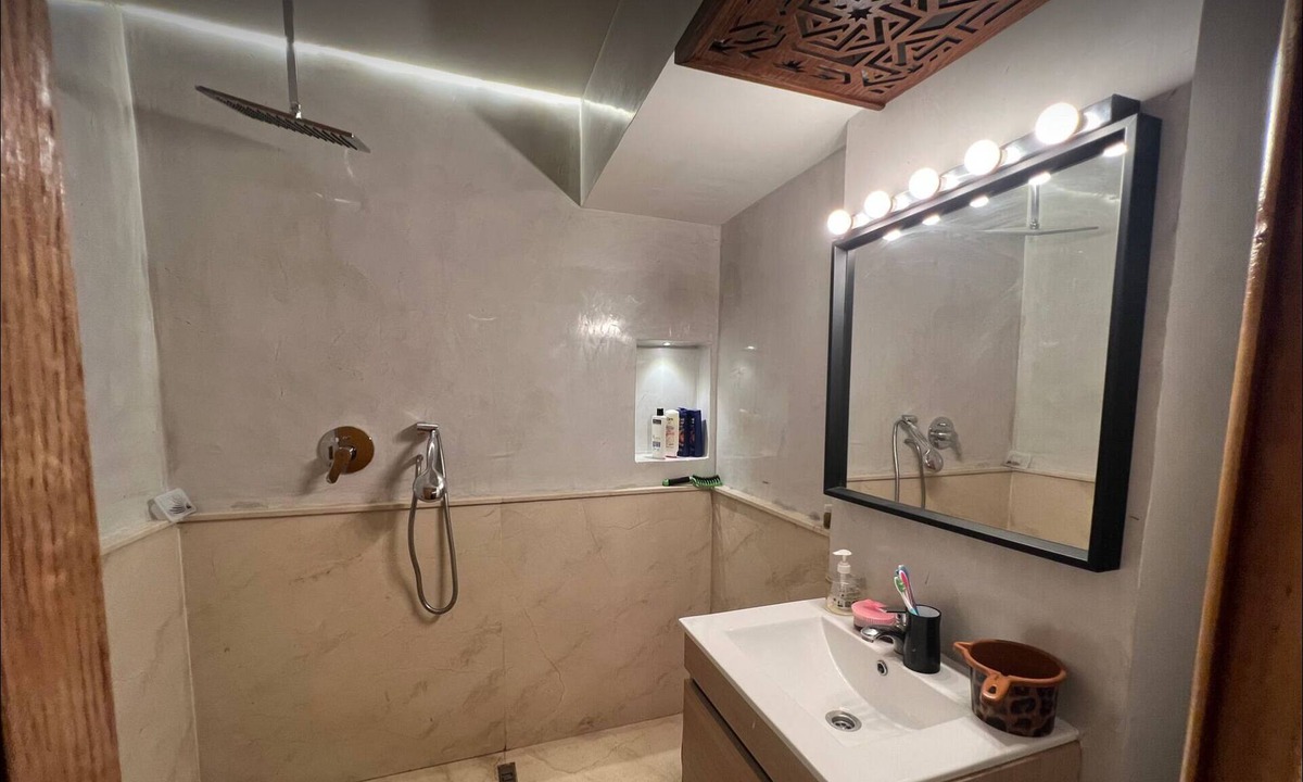 RACINE EXTENSION Apartment | 3-bedroom apartment in charming Casablanca with WiFi, AC. Start your adventure