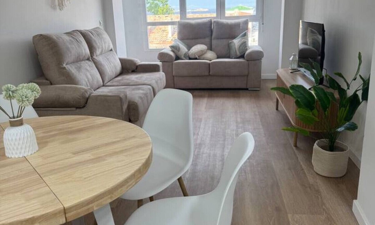 Dean Pequeno House | 4-Bedroom Beach Apartment in Ribeira | Ocean Views & Just Steps from the Beach
