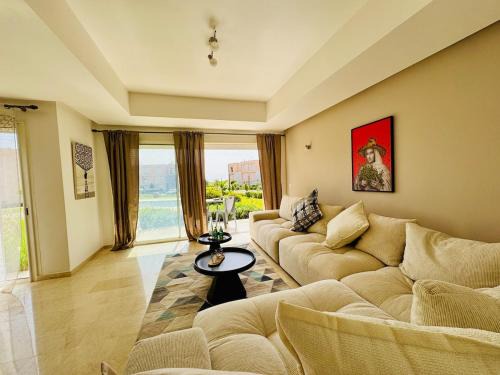 Tamrhakht Apartment | 5min to the Beach Luxury Apt with a pool