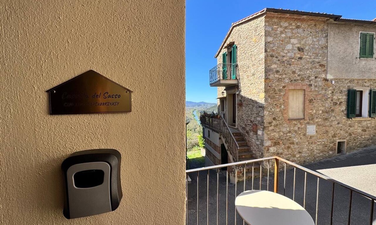 Sasso d'Ombrone Bed & Breakfast | A small house nestled in the Tuscan Maremma. Pet-friendly!