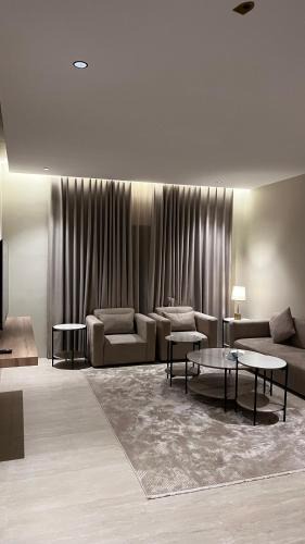 As Salam Apartment | A suite with a room and a lounge with a quiet and modern design