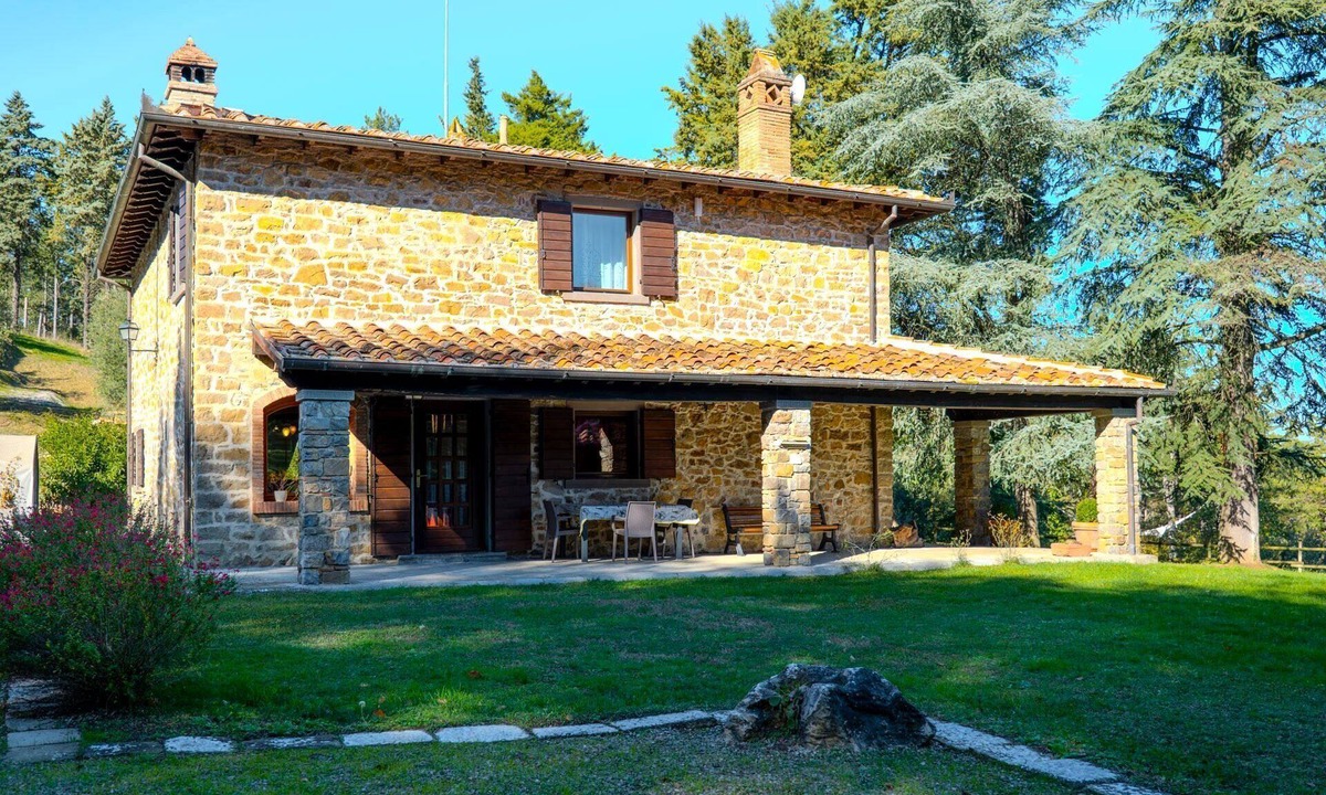 Civitella in Val di Chiana Villa | A traditional Tuscan villa in an exceptionally panoramic position just 2 km from Civitella in Valdic