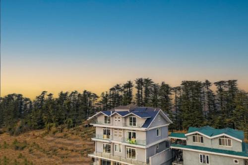 Naldehra House | Alaya Stays The Ridgeview Retreat Pet-friendly Hillside Retreat