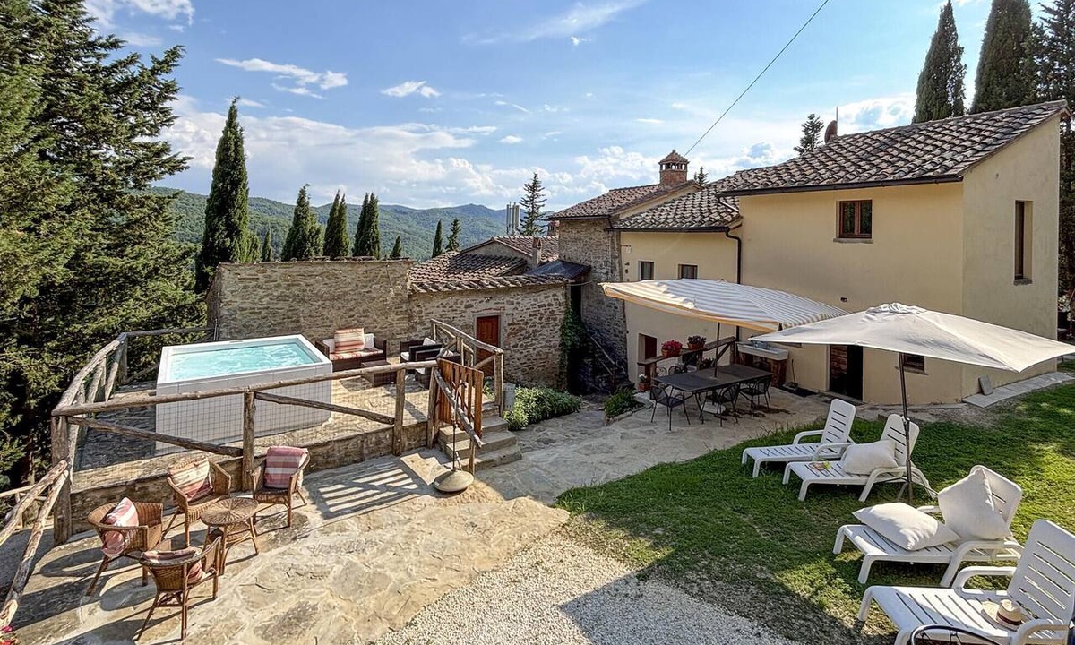 Pieve al Bagnoro House | Amazing home in Palazzo del Pero (AR) with WiFi