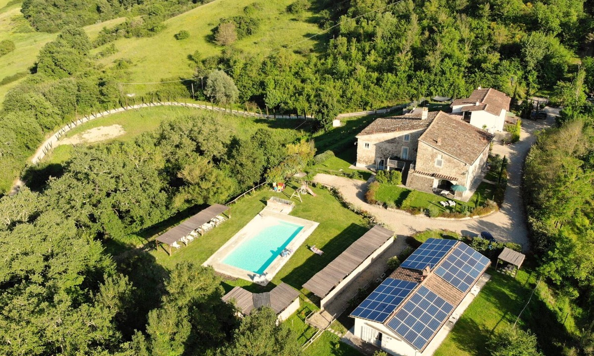 Pergine Valdarno House | Apartment ARANCIONE with private entrance, equipped garden and shared pool.