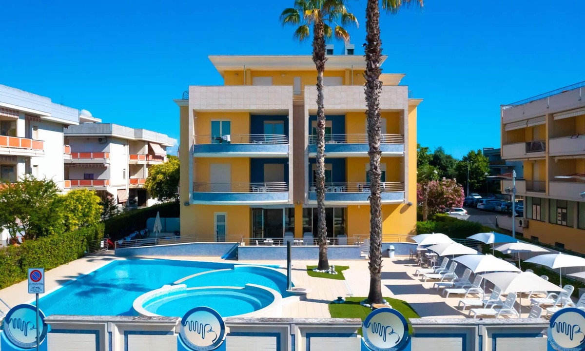 Villa Rosa Apartment | Apartment in Alba Adriatica with 2 bedrooms sleeps 6