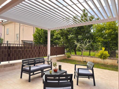 Bastia Umbra Apartment | Assisi valley - Modern Apartment with Covered Parking
