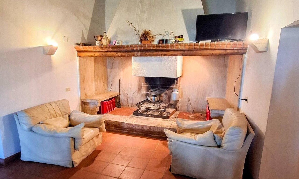 Serre di Rapolano Apartment | Authentic Tuscany Escape with Garden, Near Siena & Chianti