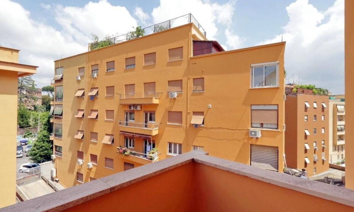 Gianicolense Apartment | Balestra, Bright 2 Br Apartment By Halldis