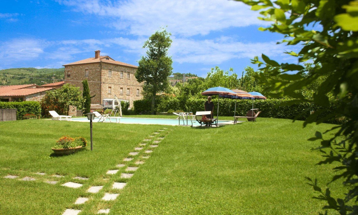 Castiglion Fiorentino Apartment | Beautiful apartment for 2 people with pool, WIFI, TV and pets allowed, close to Cortona