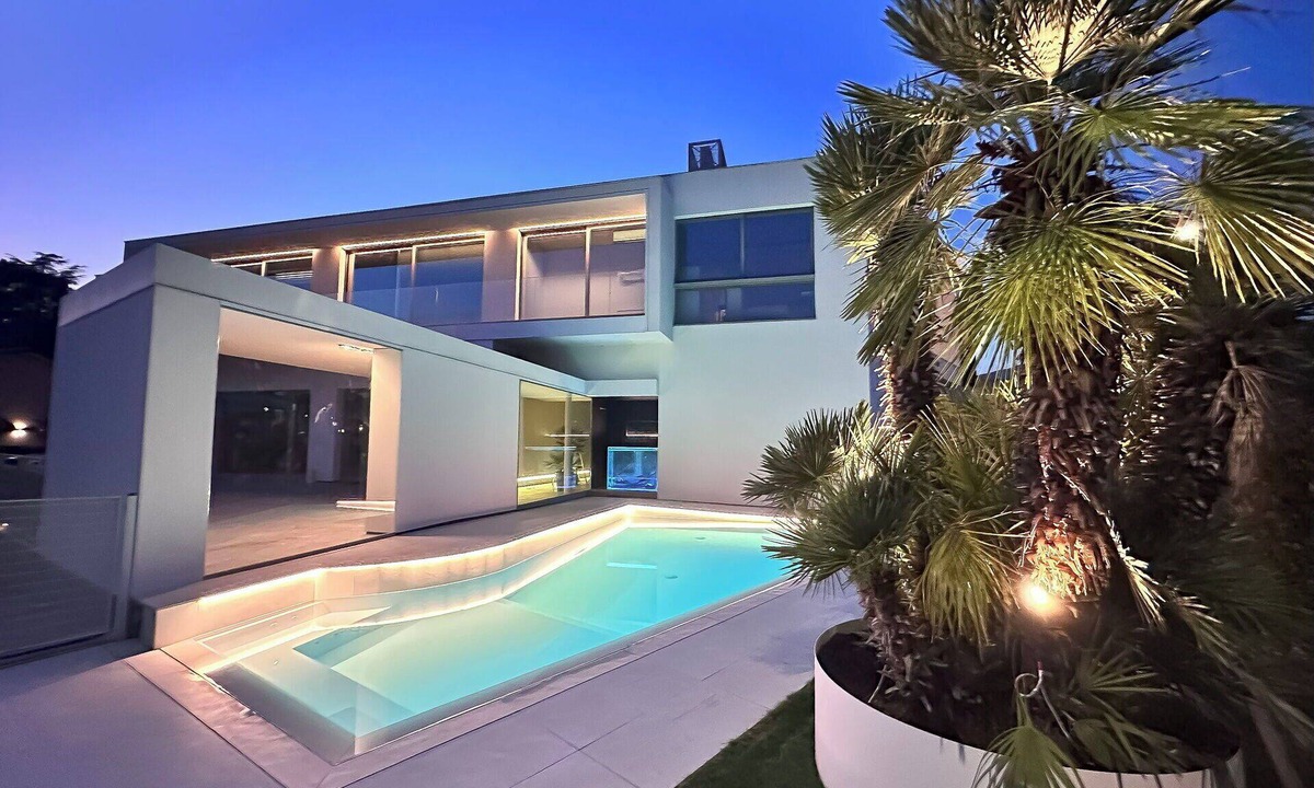 Subbiano Villa | Beautiful private villa for 10 people with private pool, WIFI, A/C, TV and patio, close to Arezzo