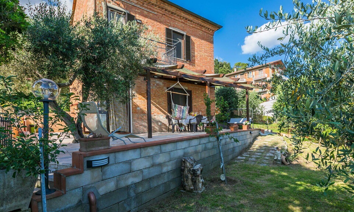 Chiusi House | Beautiful private villa for 7 guests with WIFI, A/C, terrace, pets allowed and panoramic view