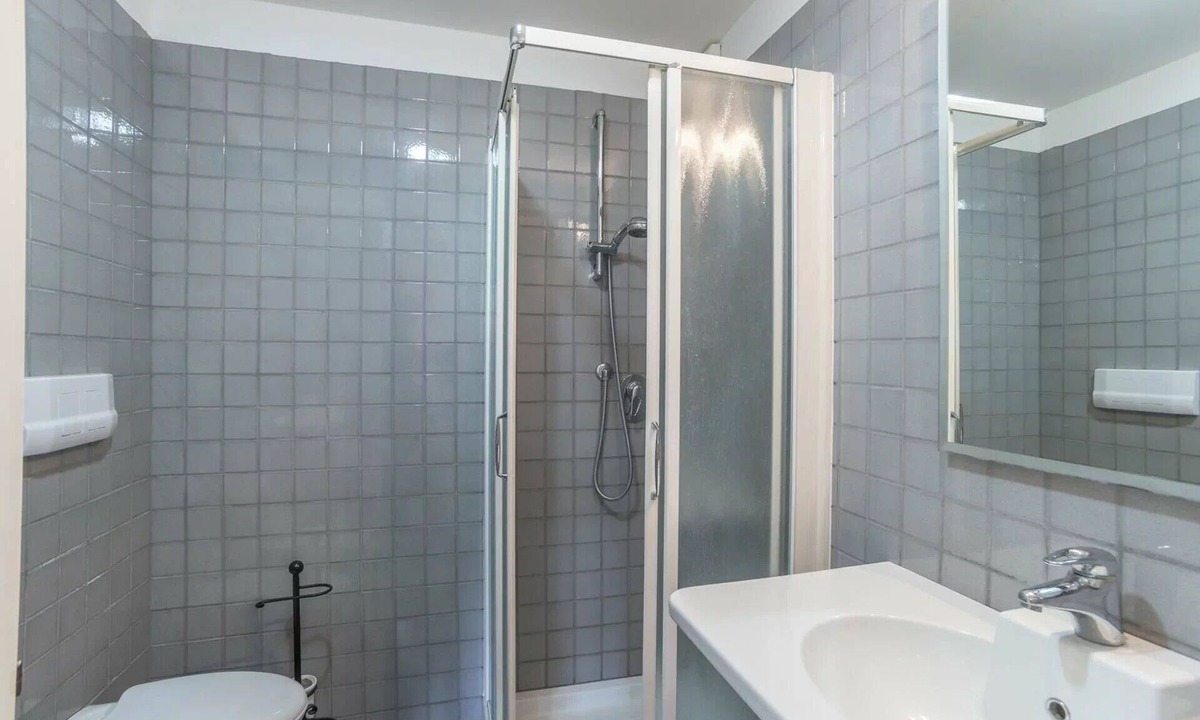 Agello Bed & Breakfast | Beautiful room for 2 guests with WIFI, pool, A/C, TV, veranda and pets allowed, close to Perugia