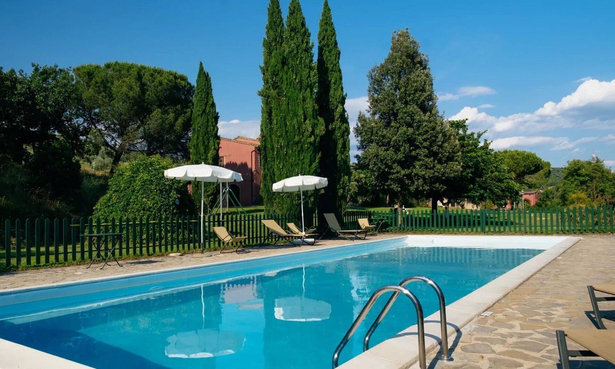 Agello Bed & Breakfast | Beautiful room with WIFI, A/C, pool, TV, patio, pets allowed and panoramic view, close to Perugia