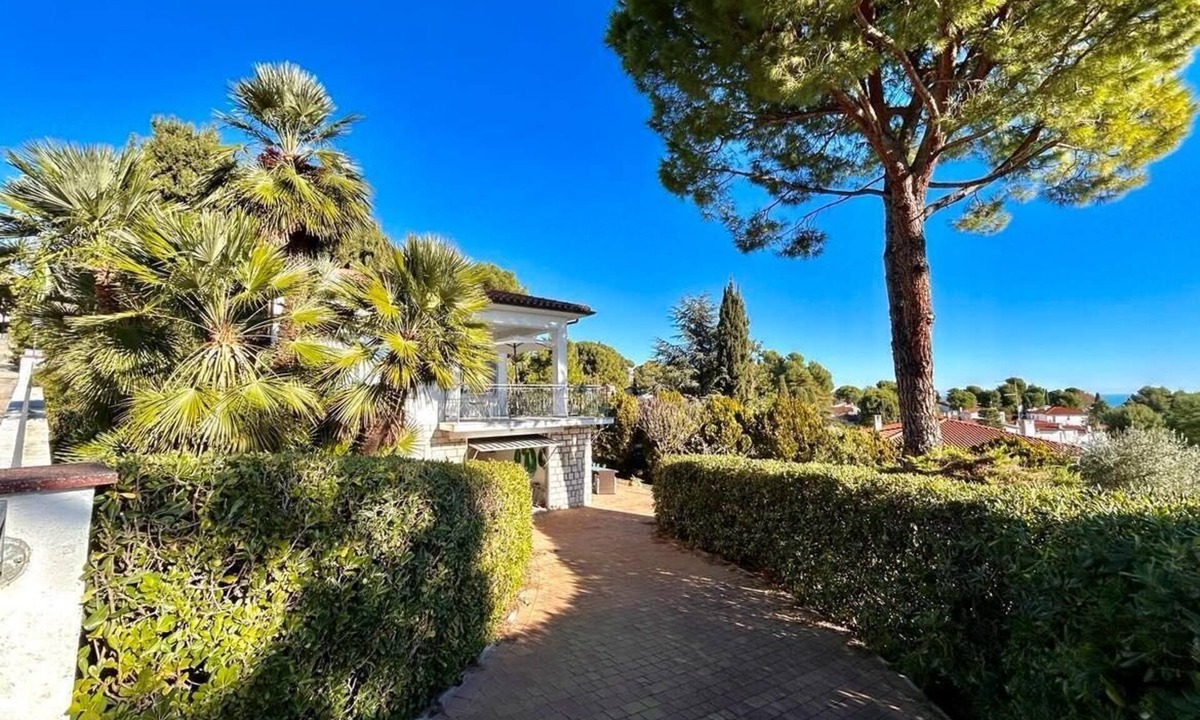 Villaggio Taunus Villa | Beautiful villa with sea view terrace and taunus garden