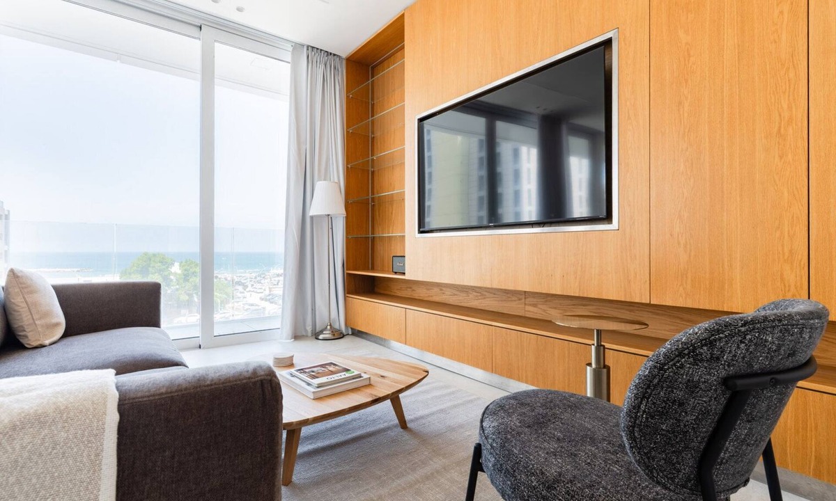 Old North Apartment | Blueground | Tel Aviv Port, High End , Balcony (TLV-74)