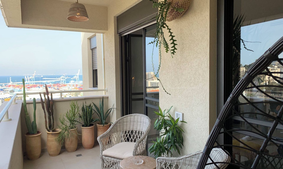 Haifa Apartment | Boho Gem Near Talpiot Mkt -Mamad