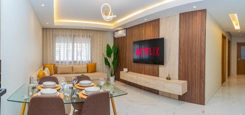 Luxus Apartment | Bright 2-Bedroom Apartment with Balcony & Parking