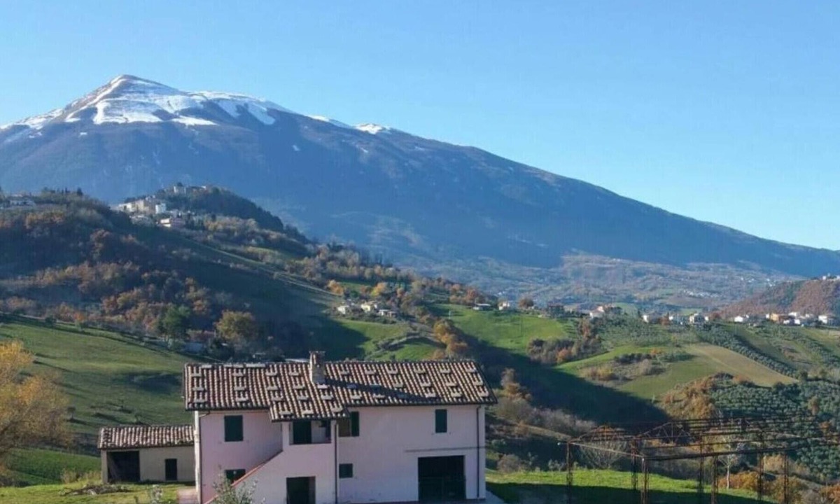 Civitella del Tronto House | Casa Vincenza: Country House with Mountain View and Private Garden