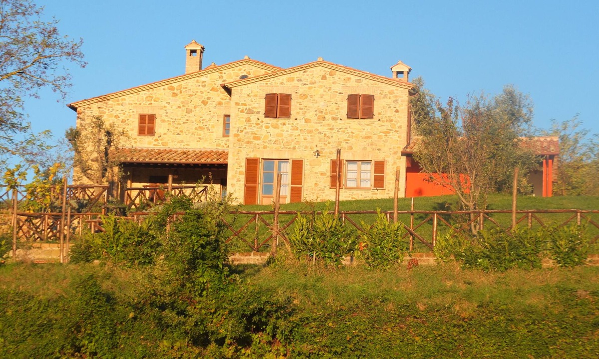 Corbara House | Casale in pietra nelle tranquille colline umbre nelle vicinanze di Orvieto.