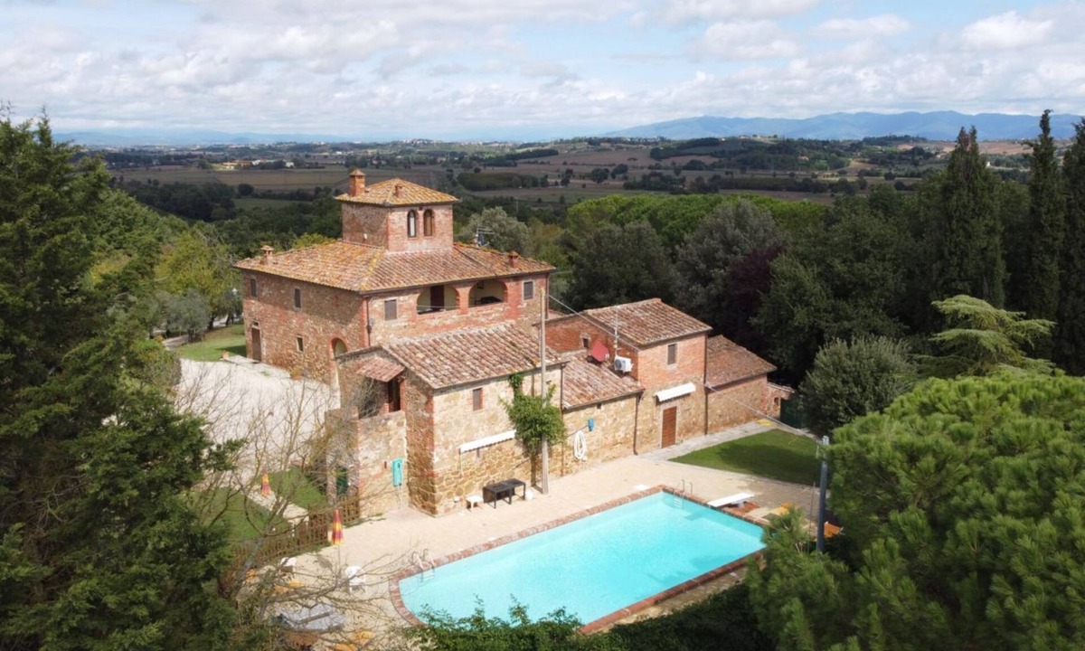 Lucignano Villa | Casale Le Rondini with a swimming pool and private garden