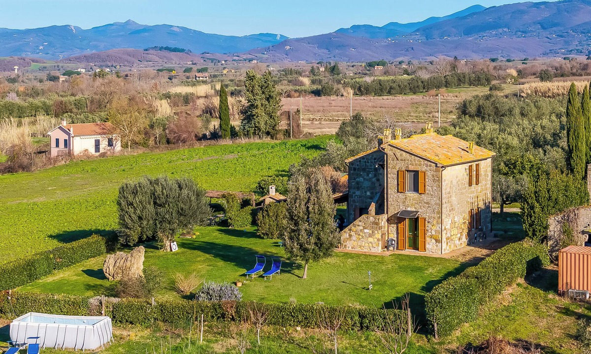 Pitigliano House | Casale Le Sorgenti - Farmhouse with Pool for 8, Pitigliano, Italy