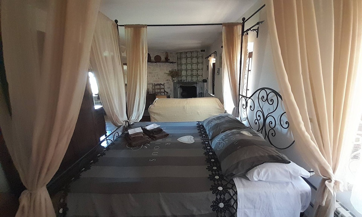 Valfabbrica House | Castello di Giomici