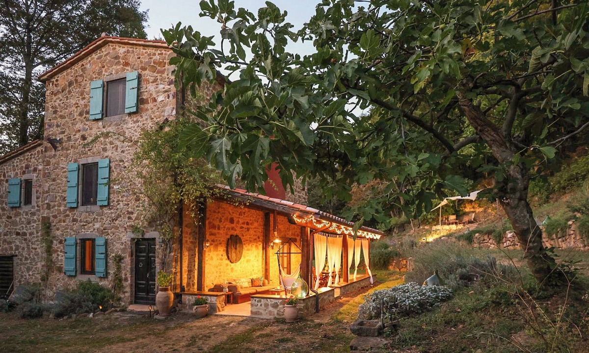 Santa Fiora Villa | Charming Villa in the peaceful green heart of Tuscany.