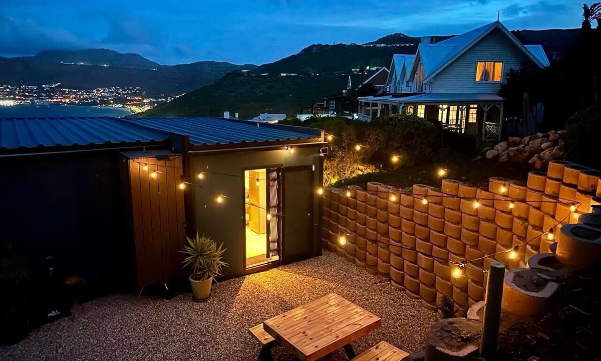Fish Hoek Cottage | Couples cosy 1-bedroom cottage with stunning view over Simonstown Bay