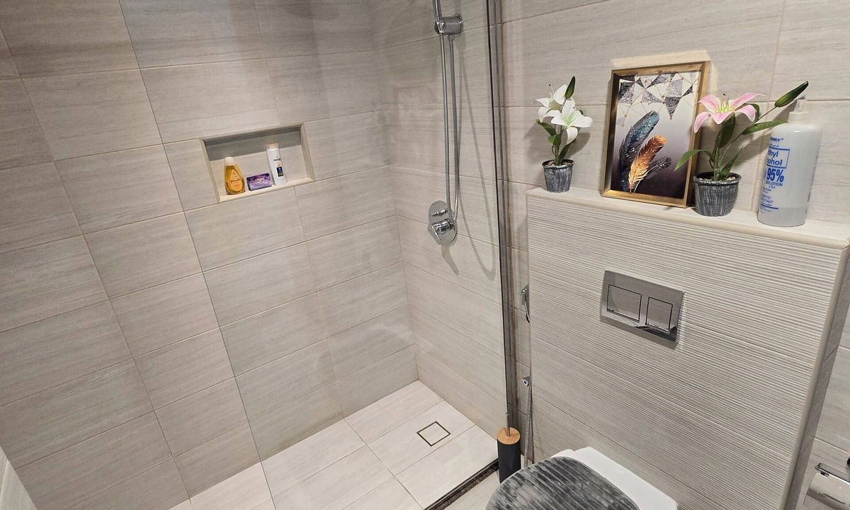 Al Hoora Apartment | Cozy 1-bedroom apartment in awesome Hoora with WiFi, A/C, Gym