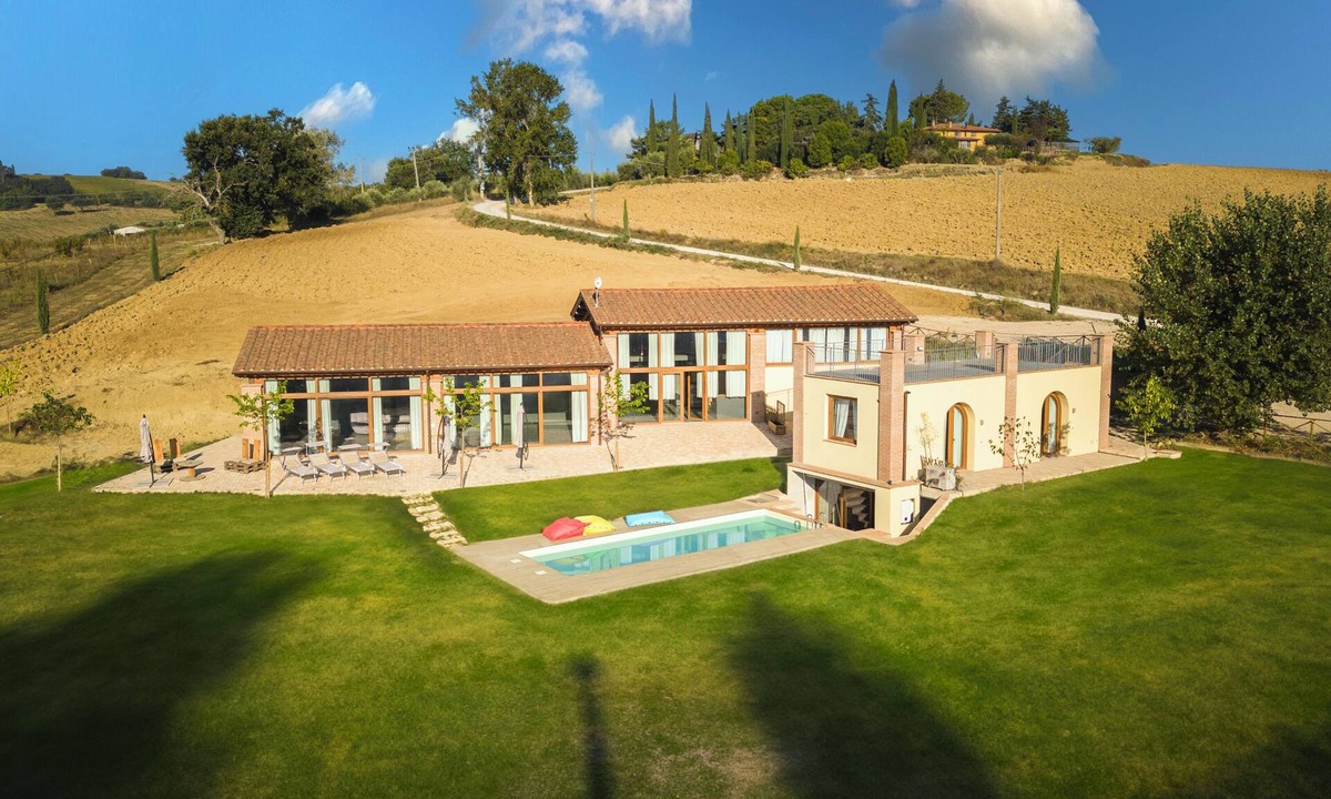 Torgiano Villa | Cozy country loft with pool, private spa and unique views of Assisi