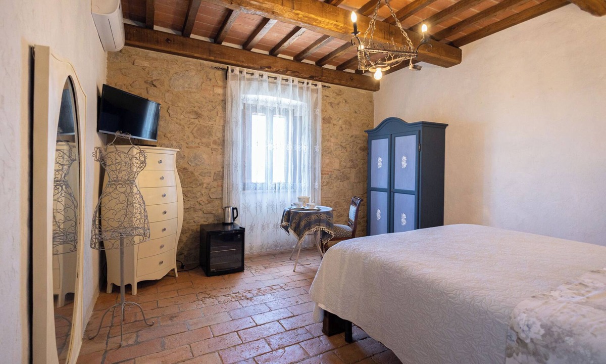 Passignano sul Trasimeno Apartment | Double Room with External Private Bathroom - Celeste