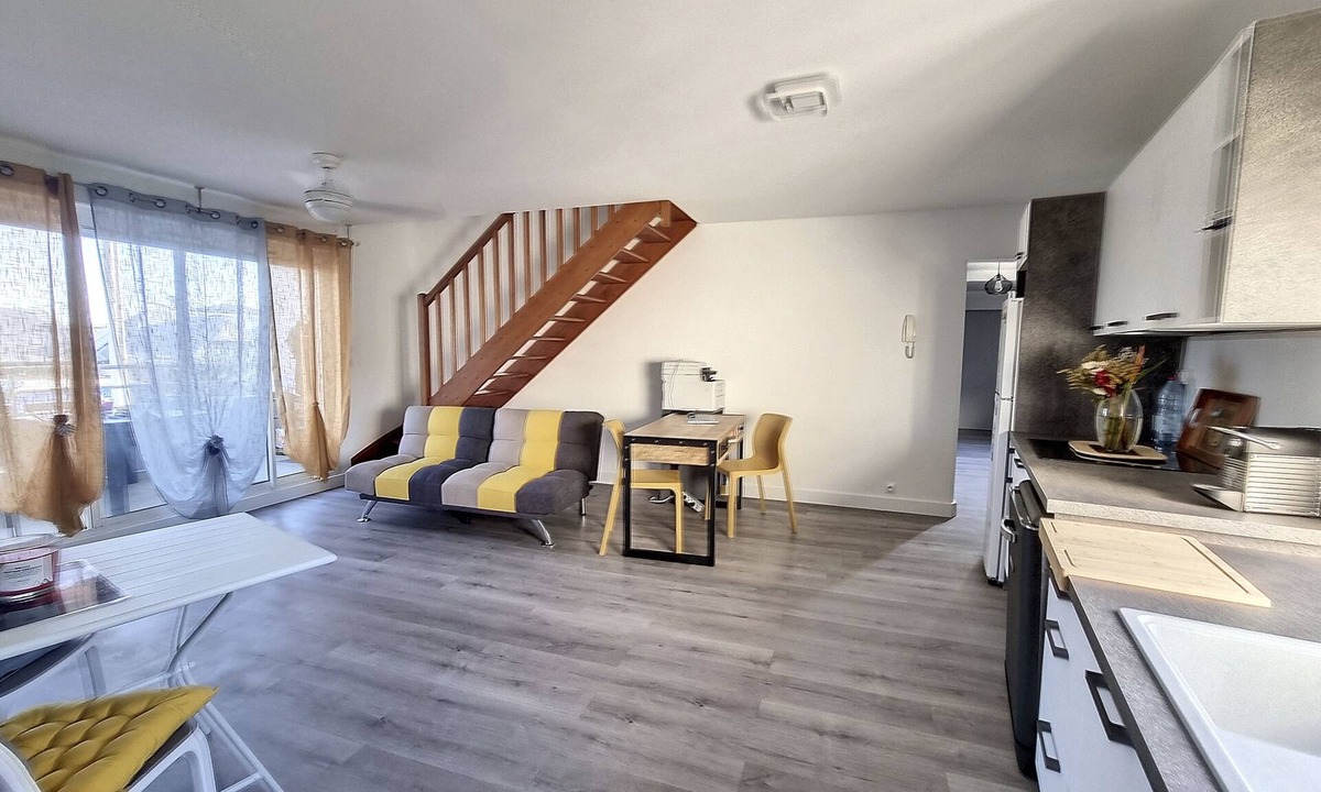 Centre-Ville Apartment | Duplex Avec 2 Chambres à 3 Minutes de la mer et du Centre Ville