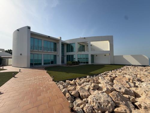 Southern Governorate Villa | Elegant 5BR Villa with Private Pool & Private Beach Access Durrat Al Bahrain