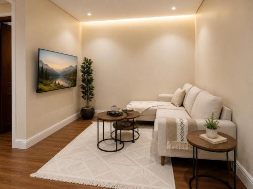 Al Faisaliyah Apartment | Elegant Apartment with Kitchen & Living Room