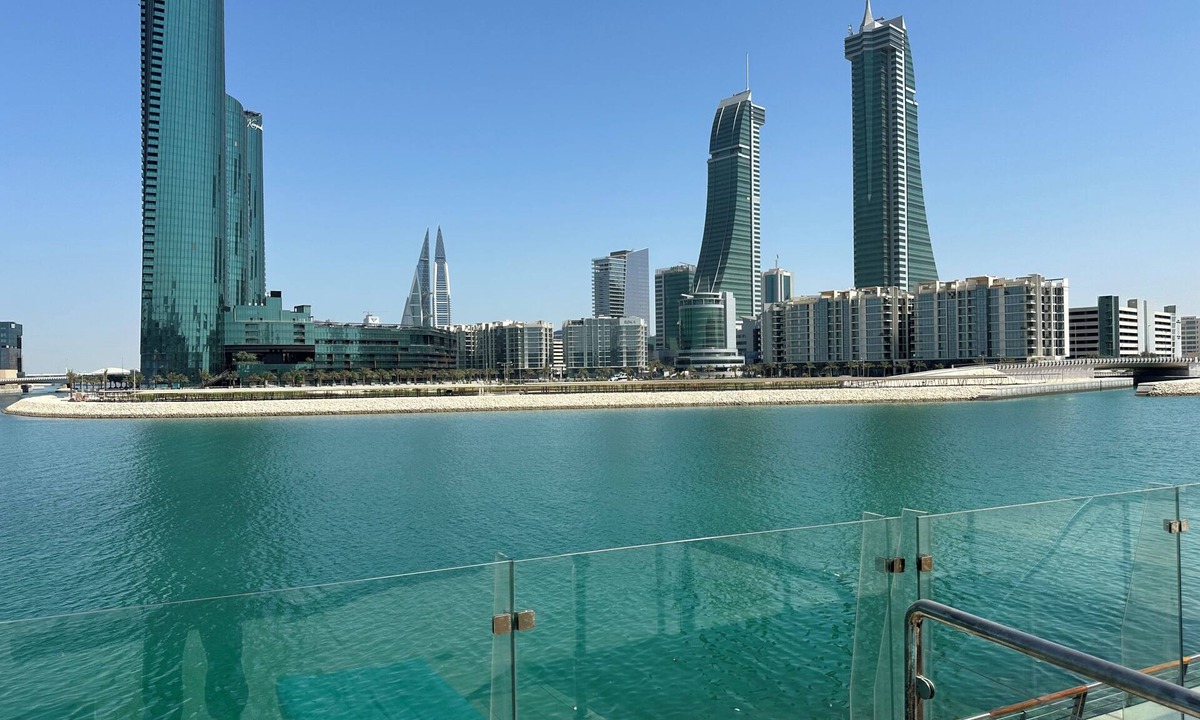 Manama Apartment | Extremely Luxurious 3-Bedroom Apartment with Panoramic Sea Views