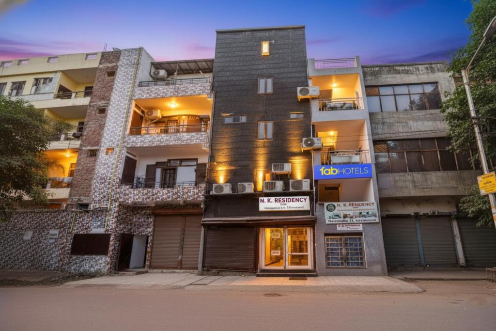 Govindpuri Hotel | FabHotel NP International - Nehru Place Market