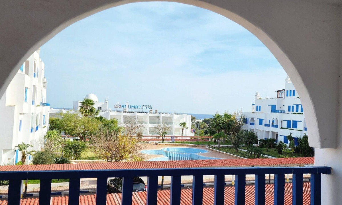 Allyene Condo | Family spacious apartment with sea view, AC, WiFi, 7 mins walking to the beach
