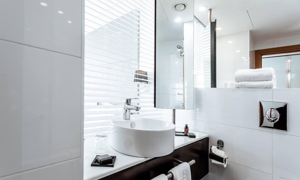Herzliya Apartment | Four Superior Rooms with Parking