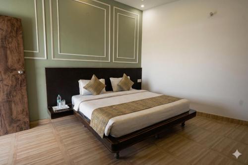 Dehradun House | Gharonda Manor-A Home Beyond Home -Best Luxury Budget Stay Near ISBT