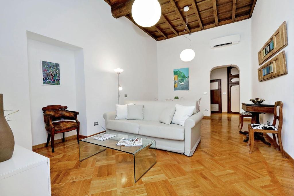 Rione VII Regola Apartment | Giulia Charme - My Extra Home
